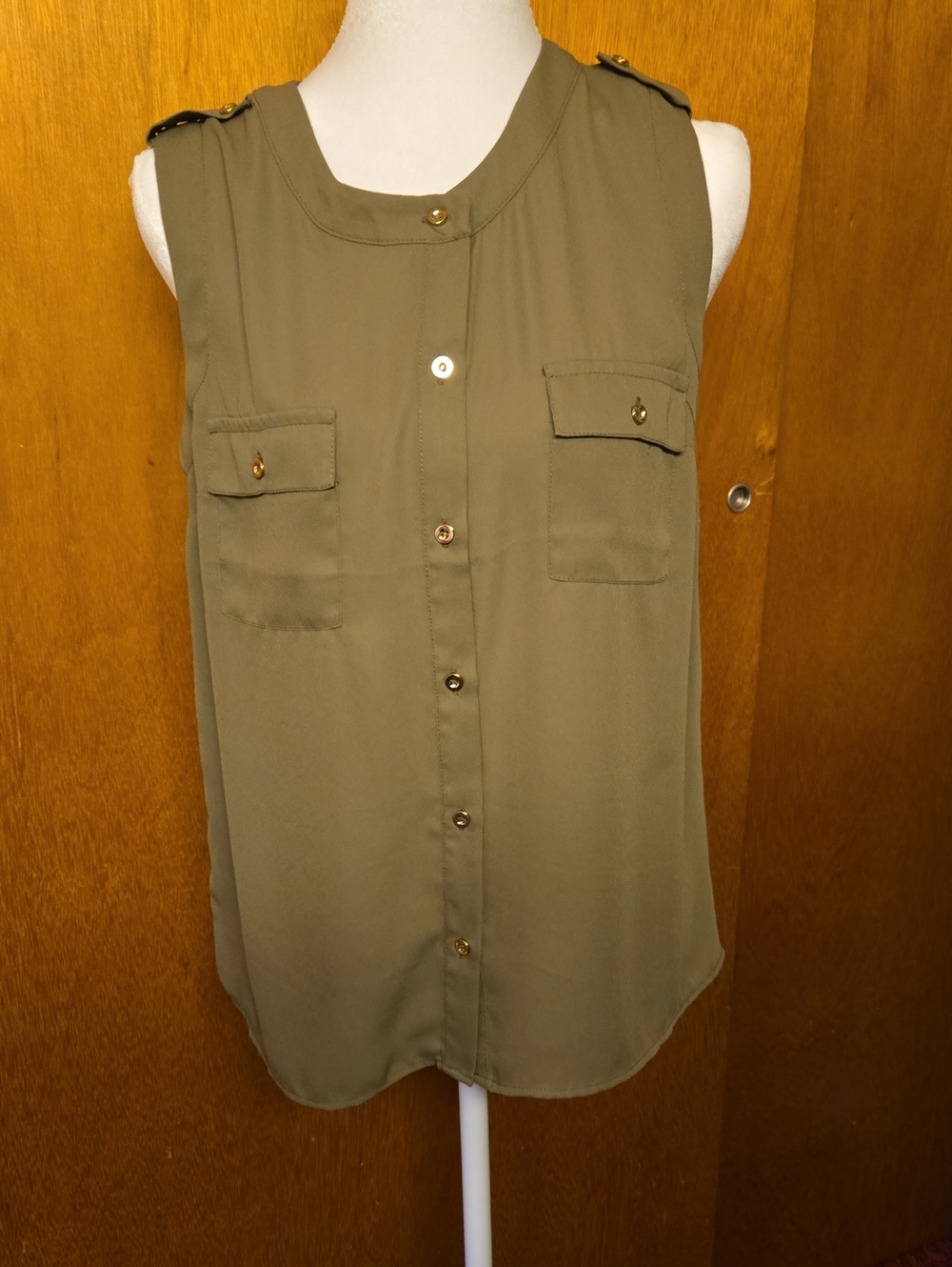 Monteau Olive Sleeveless Button-Front Utility Top